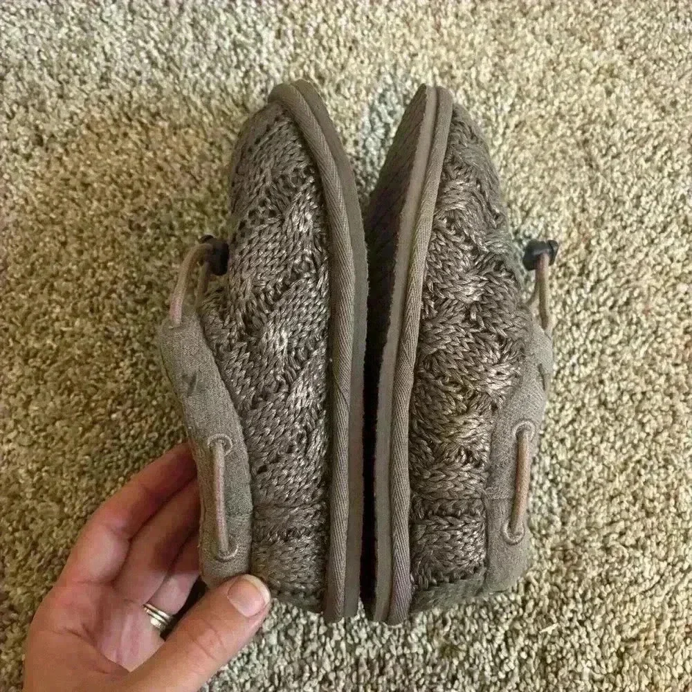 Ugg Freesia Gray Cable Knit Warm Slippers Size 13-1 Kids